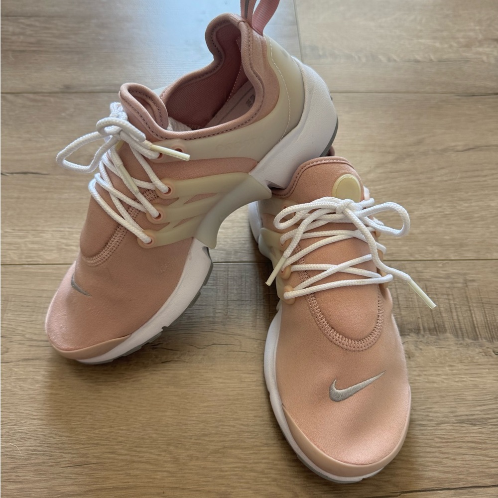 Nike Women's Pink Sneakers